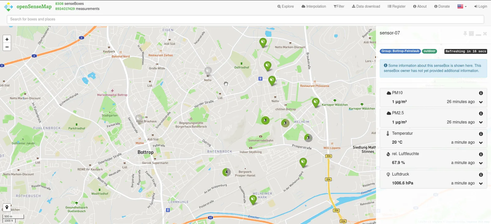 openSenseMap mit den Bottroper Stationen auf der Stadtkarte; rechts die aktuellen Werte von sensor-07 aus der Gruppe Bottrop-Feinstaub