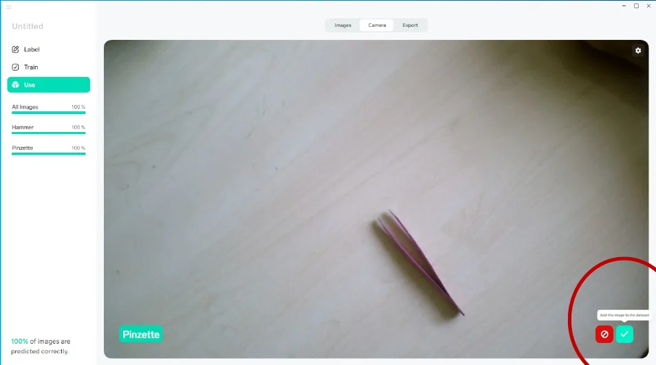 Live-Erkennung: Die Pinzette wird korrekt erkannt, die Vorhersage lässt sich bestätigen oder verwerfen. Quelle: Screenshot aus Lobe (Microsoft). Lobe im Modus Use: Die Pinzette im Kamerabild wird korrekt als „Pinzette“ erkannt